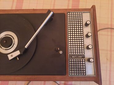 Pojačala i prijemnici: Tanjir,ruka,igla za retro,stari gramofon - Star Nepoznato stanje — 14