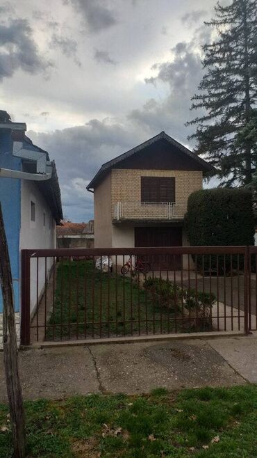 Kuće na prodaju: 200 kv. m, 5 soba — 12