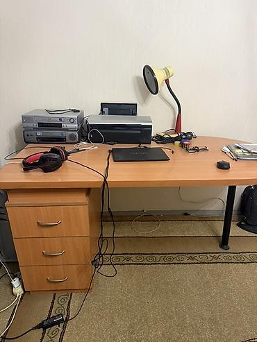 office table: Письменный/компьютерный стол с тумбой - 3700 сом - Просторная рабочая — 1
