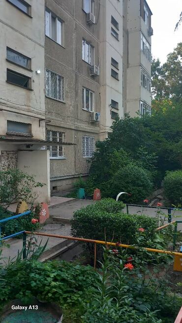 продаю квартиру новопокровка: 3 комнаты, 62 м², 105 серия, 5 этаж, Старый ремонт