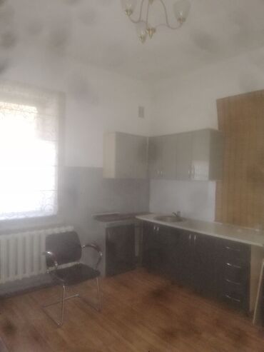 снять на длительный срок частный дом: 50 м², 3 комнаты, Подвал, погреб, Забор, огорожен