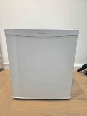 Frižideri: Hisense mini frižider – kompaktan model idealan za kancelariju — 1