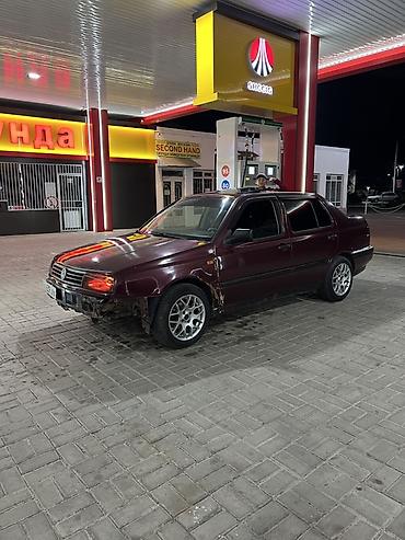a 210: Volkswagen Vento: 1992 г., 1.8 л, Механика, Бензин, Седан — 8