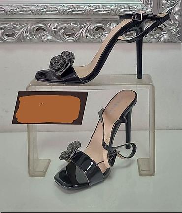 karl lagerfeld: 36-41
2700
Os — 1