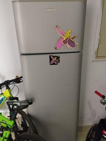 продать холодильник бу: Б/у Двухкамерный Biryusa Холодильник Продажа, цвет - Серый