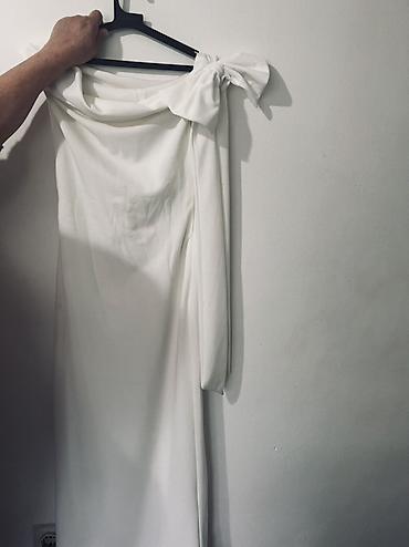 Haljine: Duga svečana haljina – 2 modela 1) Bordo haljina: - Gornji deo — 7