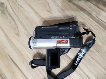 Video kamere: 1. Sony DCR-DVD205E Handycam DVD Camcorder (12x Optical Zoom, 2.7" — 11