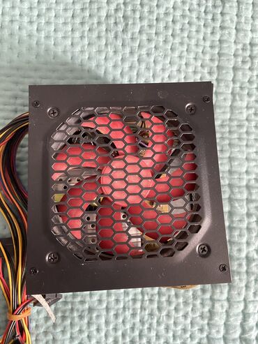Modemlər və şəbəkə avadanlıqları: Qida bloku 300 W, İşlənmiş