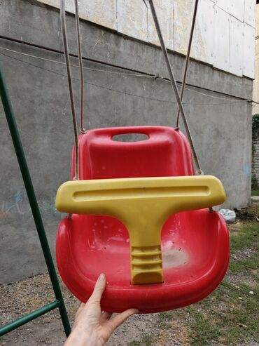 Игровые манежи: Продаю детскую качелю из пластика. От 6 месяцев до 2-3 лет. Можно