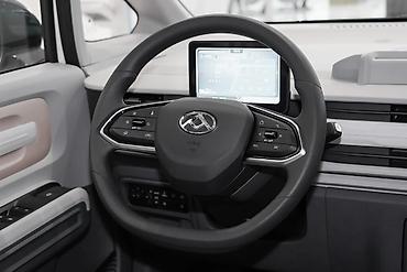 Другой электротранспорт: Электрический микроавтобус/фургон (белый) Марка: SAIC MAXUS Модель — 7