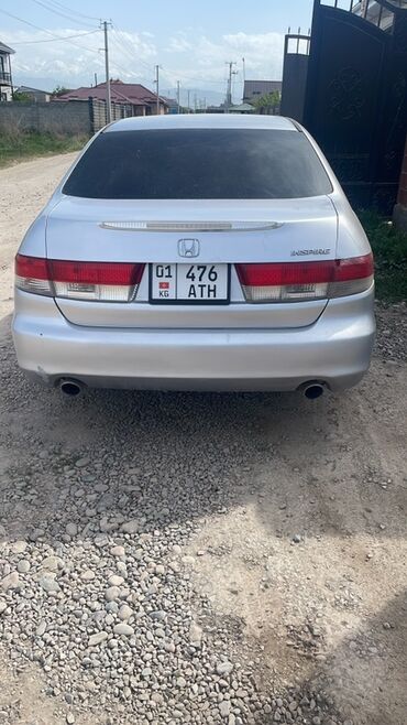 хондой саната: Honda Inspire, серебристый седан (KG номер 01 476 ATH). Кузов и