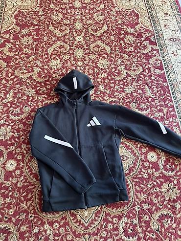 Спортивная толстовка с капюшоном adidas Sportswear - Модель: худи на