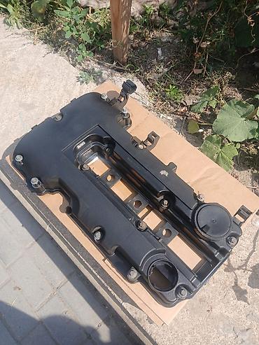 e 250 cdi: Məhsul: Mühərrik klapan qapağı (valve cover) Təsvir: - 4 silindr — 1