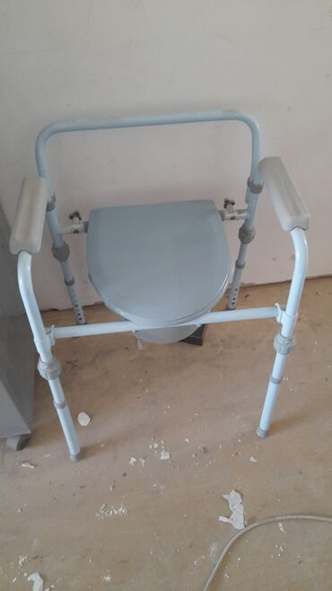 təkərli oturacaq: Продаётся туалетный стул для больного