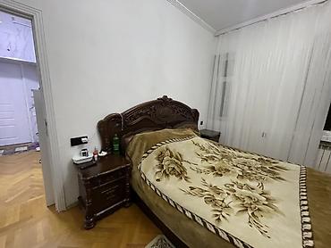 tumbuçka: Klassik üslubda tam yataq dəsti Tərkibi: - 2 nəfərlik taxta çarpayı – — 2