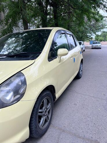Honda: Honda Fit: 2003 г., 1.3 л, Автомат, Бензин, Седан