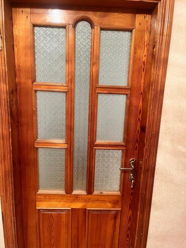 Giriş qapıları: 4 eded otaq qapilari Eni-80sm Uzun 194 Qiymet 1 ededi 50 man
