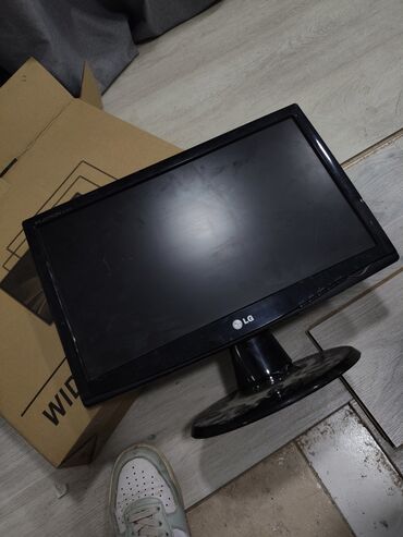 Monitorlar: Lg Flatron w1943c
işlək vəziyyətdədir. kabelləri də verəcəm üstündə