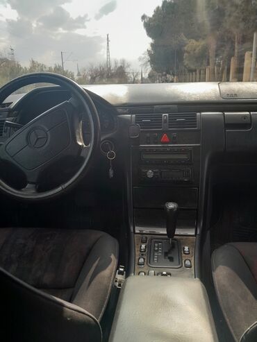 Mercedes-Benz: Mercedes-Benz 280: 2.8 l | 1998 il Sedan — 4