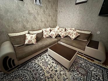 Divan satılır 280₼. açılır bazası var. Ölçü 2.60/2.90. Eni 87. Ünvan lalafo.az -da Divan satılır 280₼. açılır bazası var. Ölçü 2.60/2.90. Eni 87. Ünvan