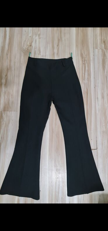 crne pantalone s: M (EU 38), Normalan struk, Zvoncare