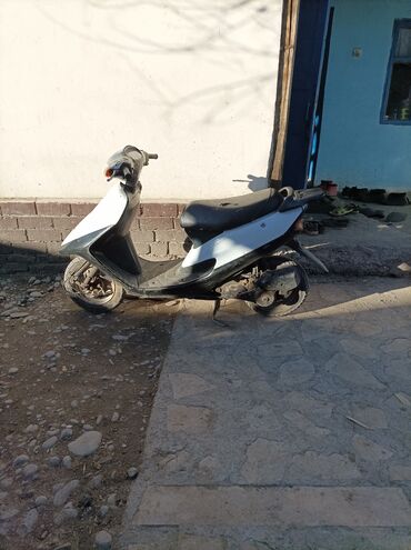 Мотоциклы и мопеды: Скутер сатылат еко 25 мин бираз ремонту бар