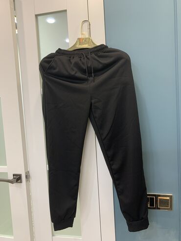 приталенные брюки мужские: Брюки L (EU 40), XL (EU 42), цвет - Черный