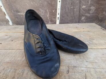 обувь для фудбола: Продаю макасину Fabolous flats из кожи. 41 размер