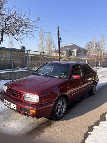 Volkswagen: Volkswagen Vento: 1994 г., 1.8 л, Механика, Бензин, Седан