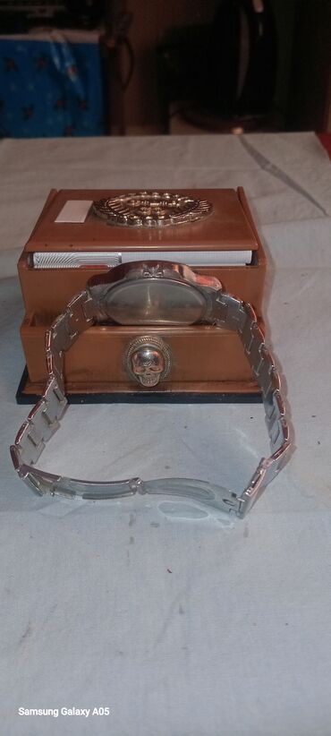 Qol saatları: Metal qolbaqlı kişi saatı - Korpus və qolbaq: paslanmayan polad — 6