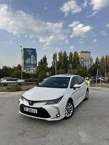 есть рассрочка: Toyota Corolla: 2020 г., 1.8 л, Вариатор, Гибрид, Седан — 1