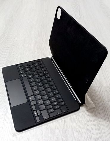 klaviatura notebook: Apple magic keyboard ipad pro 11 modelləri ücün yalniz kabellə işləyir