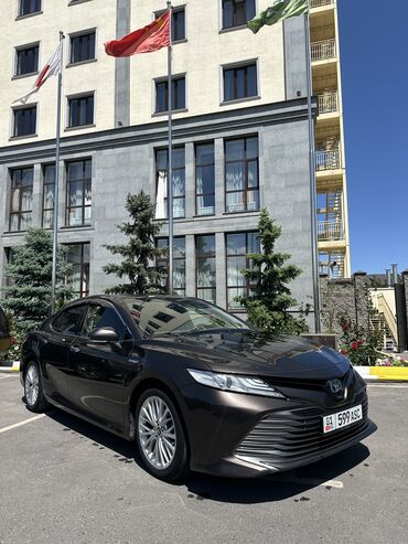 Toyota: Toyota Camry: 2018 г., 2.5 л, Вариатор, Гибрид, Седан