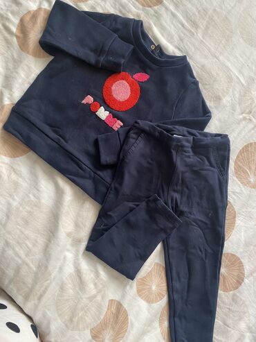 Pencəklər: 40 azn. 4 yas ucun az geyinilib