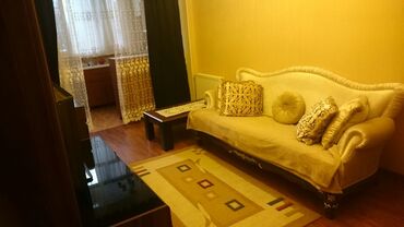 Otaqların uzunmüddətli kirayəsi: Studio tipli, tam mebelləşdirilmiş otaq və mətbəx dəsti. - Otaq — 3