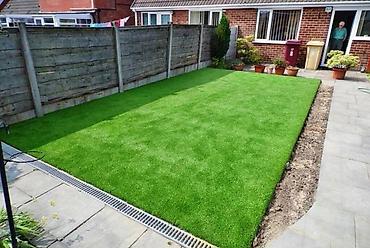 Резиновая плитка: Искусственный газон может играть роль основного элемента в ландшафтном — 9