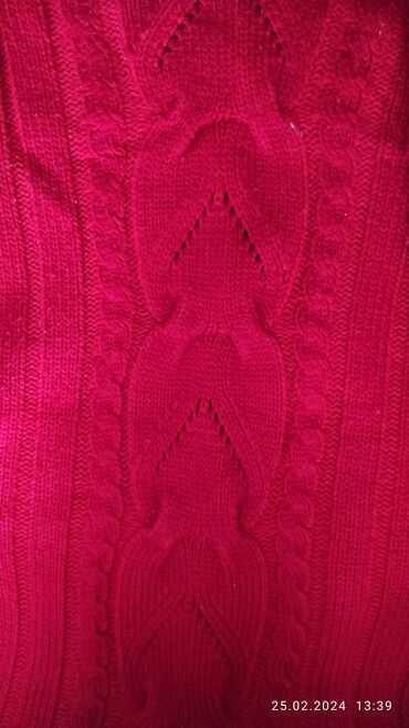 Свитеры: Женский свитер цвет - Красный
