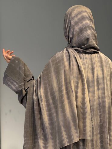 Повседневные платья: Абая с хиджабом из мягкой струящейся ткани с благородным сатиновым — 7