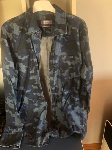 Köynəklər: Köynəklər hamisi bahalidi geyilmədiyindən satilir.3,4 dəfə — 2