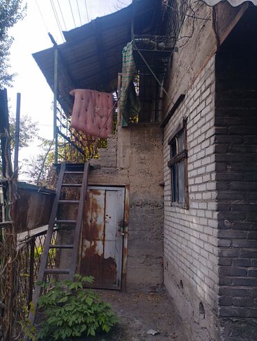 недвижимость в бишкеке продажа домов: Небольшой кирпичьнй дом в аренду без условий.есть гараж,баня и второй