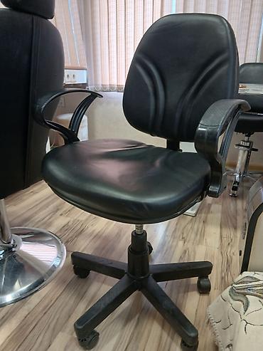 sunu guller: Ofis/Salon kreslosu – təkərlidir, hündürlüyü tənzimlənir. - Material — 1