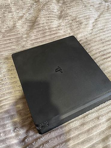 2.el playstation 4: Sony PlayStation 4 Xüsusiyyətlər: 500gb yaddaş Kompakt, nazik korpus — 1