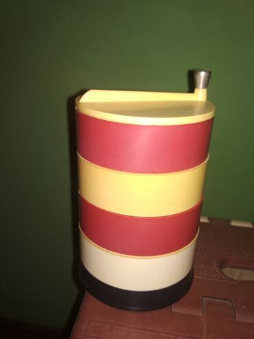 Çörək qabları: Qatlı saxlama qutusu – 4 bölməli - Material: möhkəm plastik -