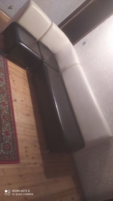 Divanlar: Künc divan, İşlənmiş, Dəri, Çatdırılma yoxdur