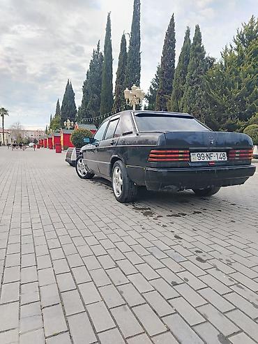 mersedes c 230: Mercedes-Benz 190 (W201) sedan - Kuzov: 4 qapı, qara rəng, klassik — 2