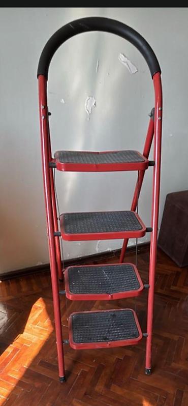 işlənmiş nərdivanlar: 4 pilləli qatlanan nərdivan - Material: metal karkas, möhkəm — 3