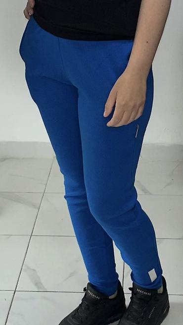 pull and bear dzemperi: 06. Trenerka u veličinama S/M i L/XL
1800 dinara M — 3