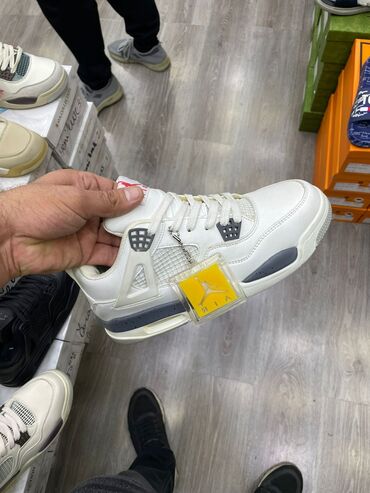 air jordan: Çox yaxşı modeldilər bütün razmerləri mövcuddur çox ucuzdur və