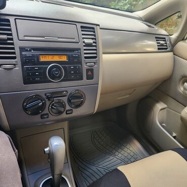 Nissan: Nissan Tiida sedan – gümüşü rəng Texniki xüsusiyyətlər və təchizat: - — 9