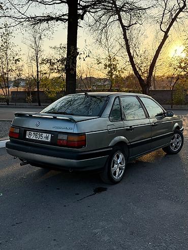 авто белоруссия: Volkswagen Passat: 1988 г., Седан — 3